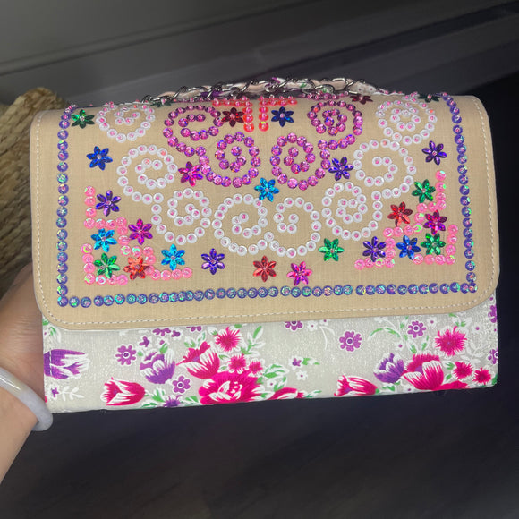 Thai Lis Loos CB Purse w/Cogci Embroidery White